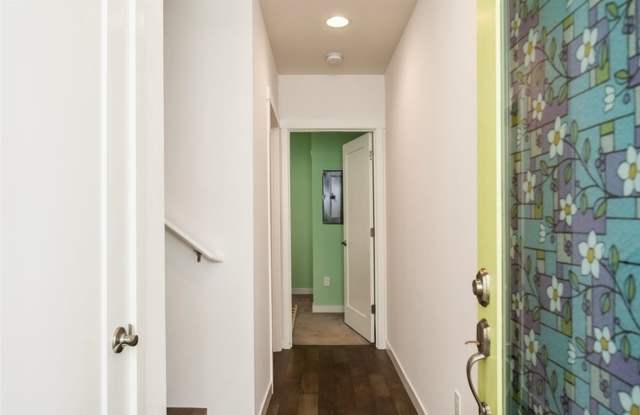 Chic Ballard Townhome with Views! Gallery 3