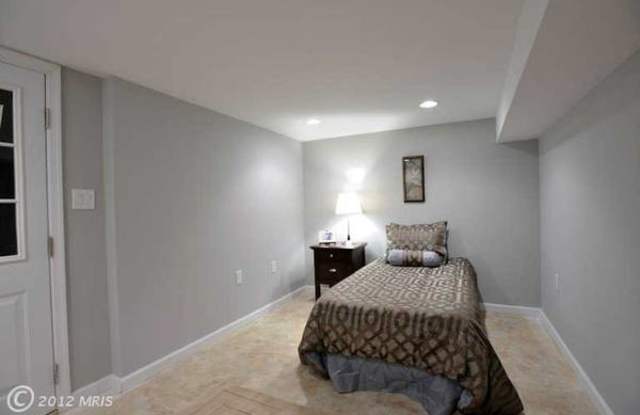 606 Harvard St., NW - B Gallery 4