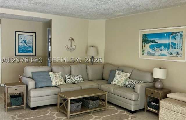 1241 Manor Dr Gallery 3