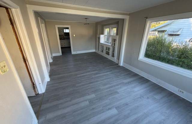Charming 2-Bedroom Home in Akron – Convenient Location! Gallery 3