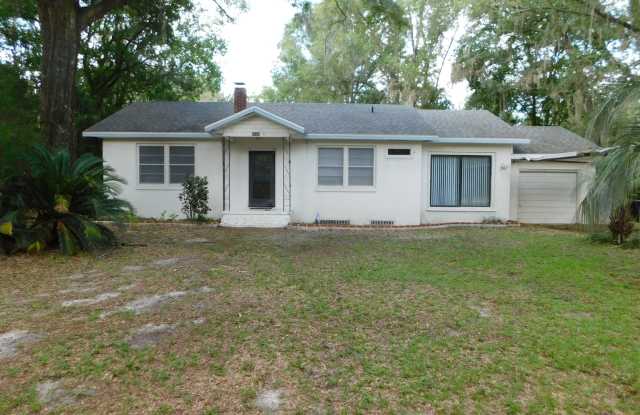 Country Living Blocks from Newnan's Lake! photos photos