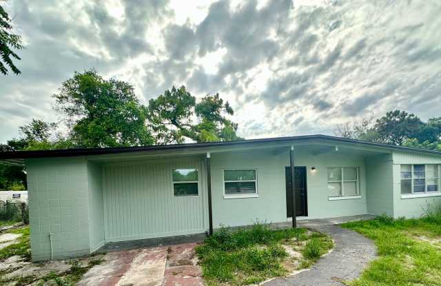 4-Bedroom Home with Modern Touches! photos photos
