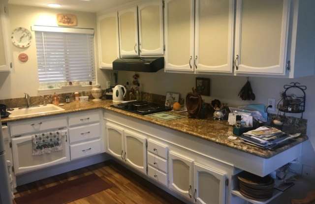 859 Ronda Mendoza Gallery 4
