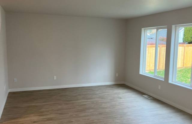 Recently Updated 3 Bedroom Lacey Home Gallery 4