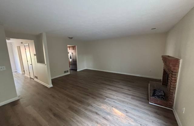 Updated Remodeled Townhome in Prime Smyrna Location! End Unit! Gallery 3