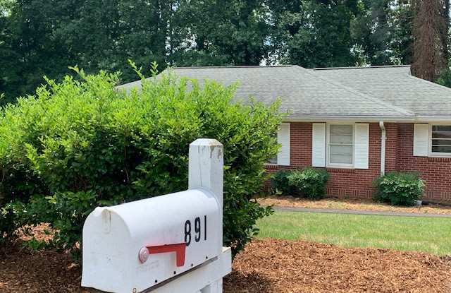 891 Parkway Dr photos photos