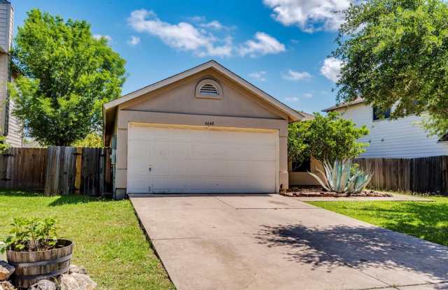 Beautiful Home in Southeast Austin – Pool  Park Access! Vouchers Accepted photos photos