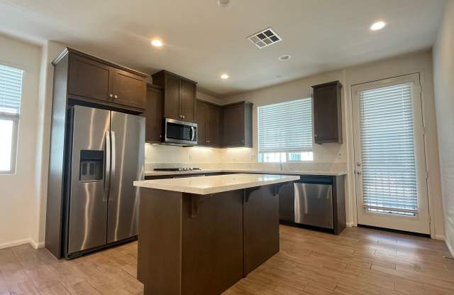 3bd/3ba Townhome in Skyline Townhomes Gallery 3