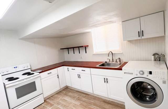 Cute Garden Level apartment - 1640 Zenobia Street, Denver, CO 80204