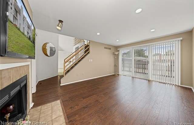 5274 E 14 Mile Road Gallery 4