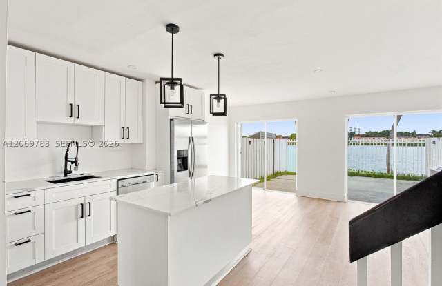 17561 SW 140th Ct Gallery 3