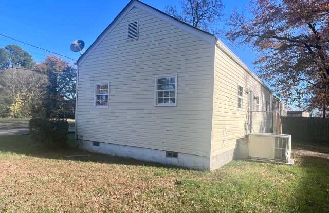 CHESAPEAKE - CUTE RENOVATED 3 BEDROOM COTTAGE Gallery 4