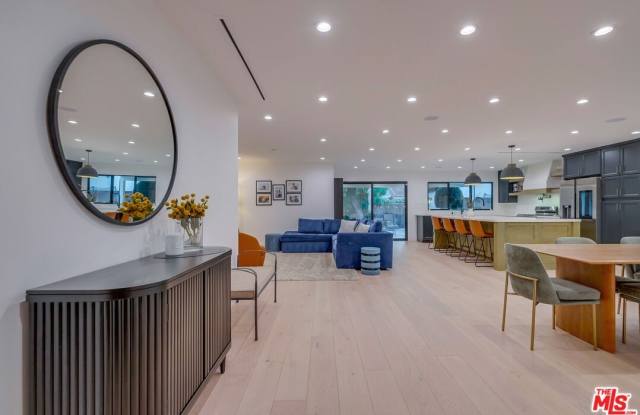 5715 Corteen Pl Gallery 3