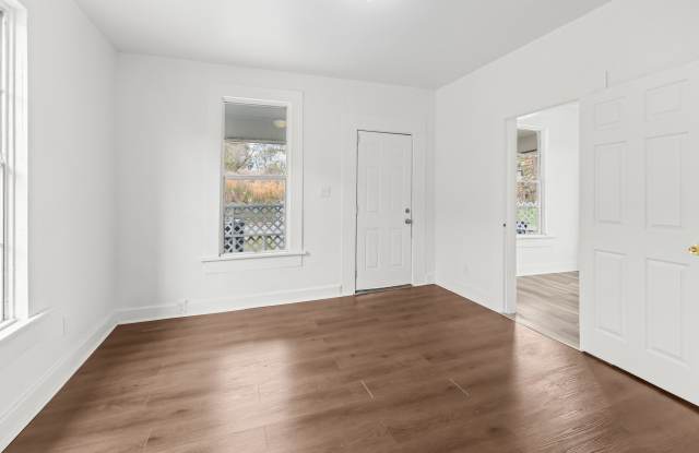 1563 Martin Ave Gallery 3