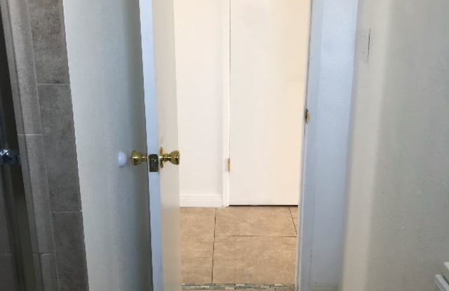 4633 S B St - 4633 South B Street, Oxnard, CA 93033