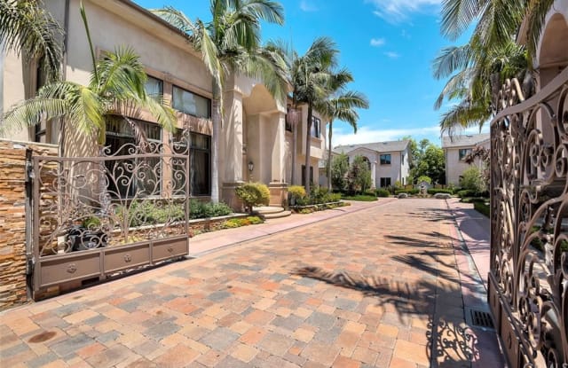 258 Santa Isabel Avenue - 258 Santa Isabel Avenue, Costa Mesa, CA 92627