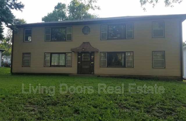 305 S 47th St - 305 South 47th Street, Lincoln, NE 68510 305 S 47th St - 305 South 47th Street, Lincoln, NE 68510