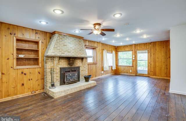 8221 LAKE SHORE DR Gallery 4