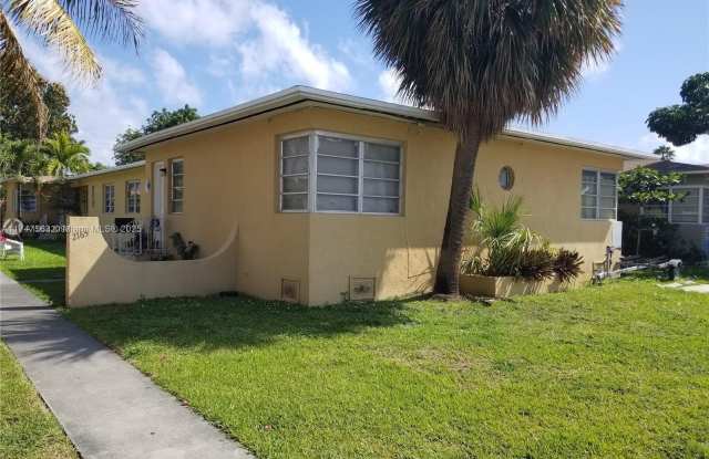 2165 Bay Dr - 2165 Bay Drive, Miami Beach, FL 33141