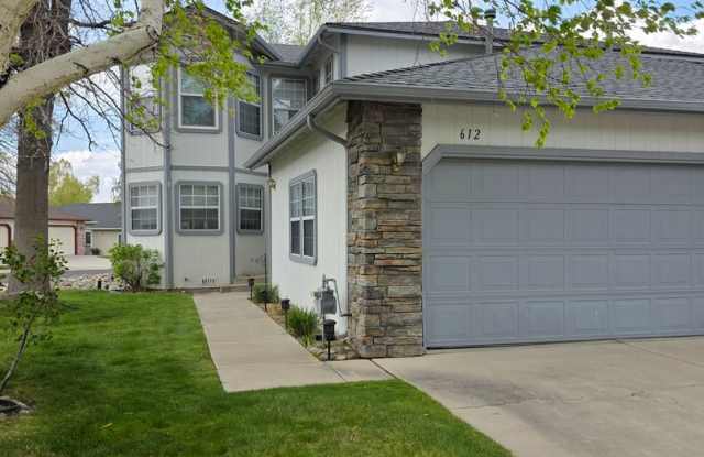 Townhouse Available - Cats OK photos photos