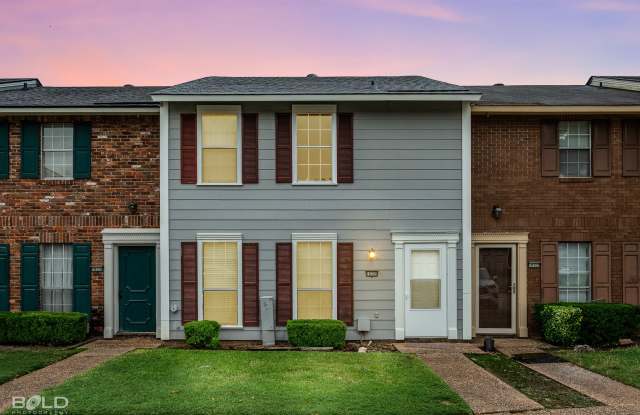 3 bed 2 bath Town House - 10320 Monet Drive, Shreveport, LA 71115