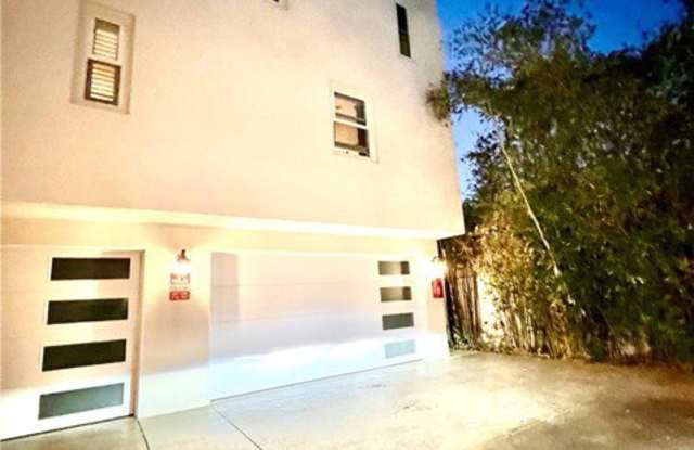 13810 Cordary Avenue Gallery 1