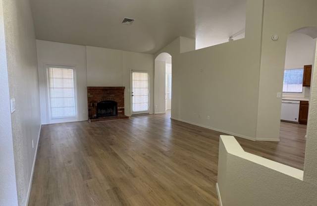 AVAILABLE NOW FANTASTIC LOCATION - BAYVIEW SUBDIVISION!!! Gallery 3