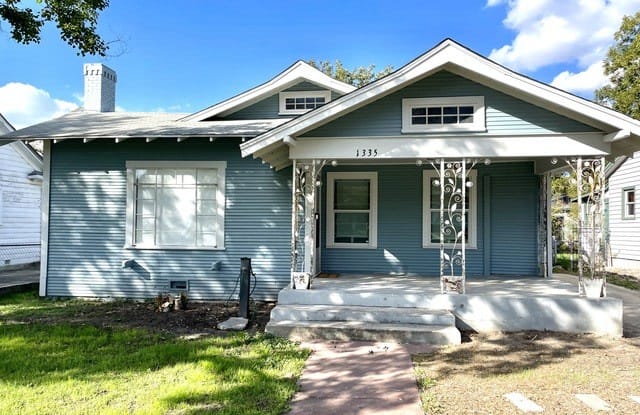 1335 E HIGHLAND BLVD - 1335 East Highland Boulevard, San Antonio, TX 78210 1335 E HIGHLAND BLVD - 1335 East Highland Boulevard, San Antonio, TX 78210