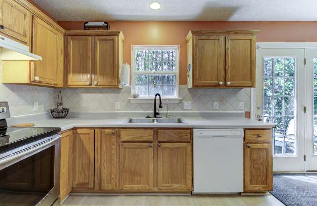 201 Adele Ct Gallery 3