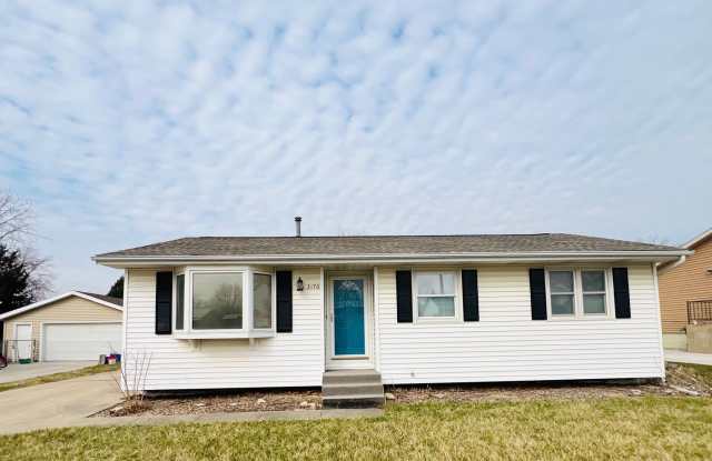 3 Bedroom Home w/ Garage in Marion, IA photos photos
