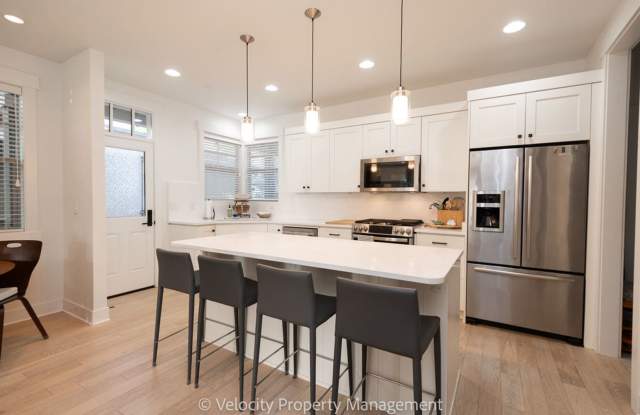Beautiful NW Crossing Townhome with Main-Level Primary Suite! Gallery 3