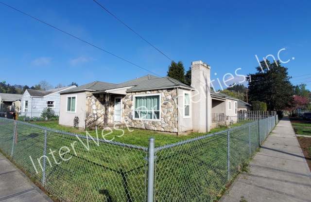 3+bd 1.5 ba Single Level West Salem Home with W/D in Unit, Covered Deck  Fireplace photos photos