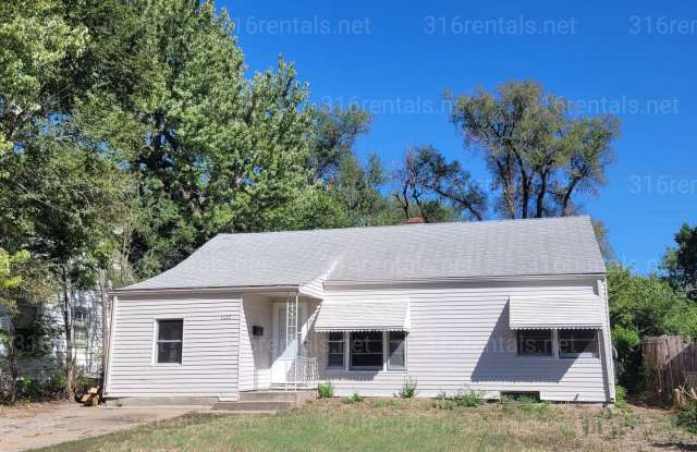 $1,050 - 3 bedroom/ 1 bathroom - Single Family Home photos photos