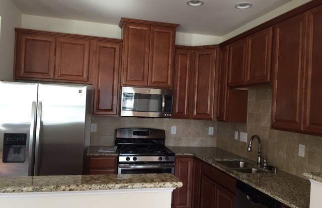 Gorgeous 3 Bedroom townhome in Steelcreek! Gallery 4