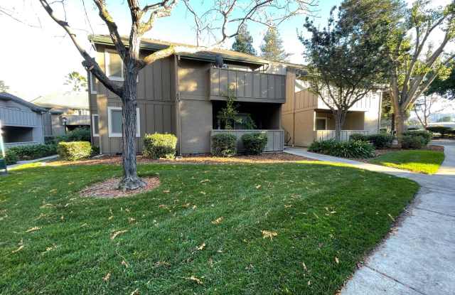 Fantastic Pittsburg Condo in gated community with a Pool! - 2293 Lakeview Circle, Pittsburg, CA 94565