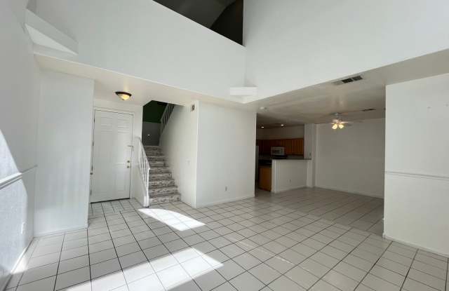 Townhouse 3 Bedrooms 2.5 Bathrooms in Gated Community! Gallery 4