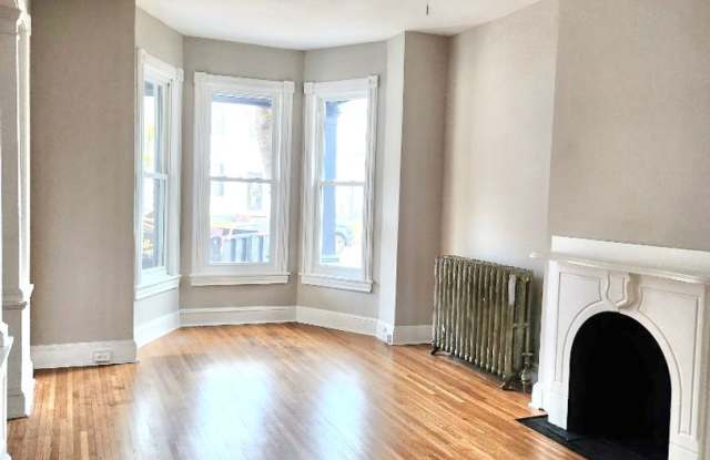 Newly Renovated 3bed/1.5Bath Single Family Gallery 4
