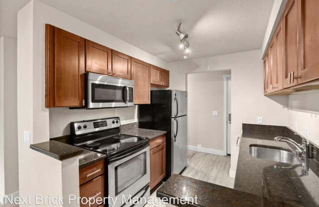 15819 NE Leary Way #D142 - 15819 Northeast Leary Way, Redmond, WA 98052