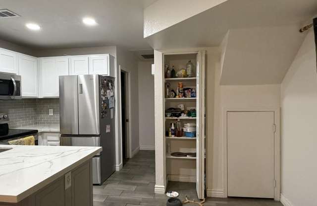 625 S WESTWOOD Gallery 2