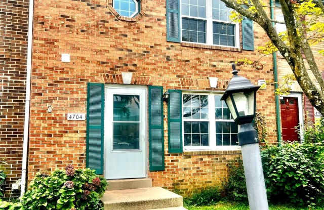 4704 S PARK Court Gallery 1