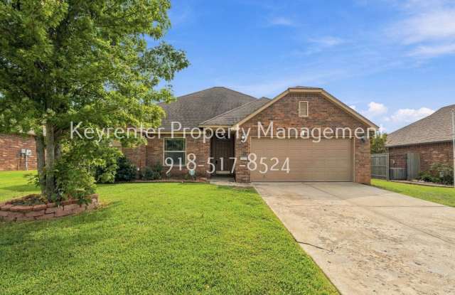 3 Bed + Bonus Room | 2 Bath | Broken Arrow Gallery 1