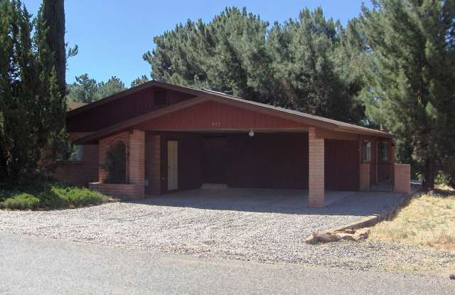 Unfurnished, 1-year long-term rental- Located directly on the Oak Creek Country Club Golf Course Gallery 1