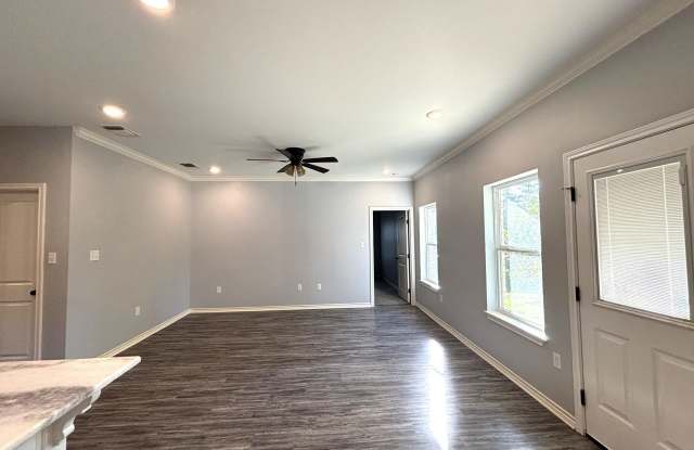 196 Twisted Oaks Gallery 3