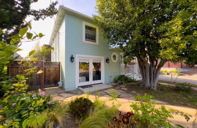 Charming 2-Bedroom Napa Home with Bonus Room! photos photos