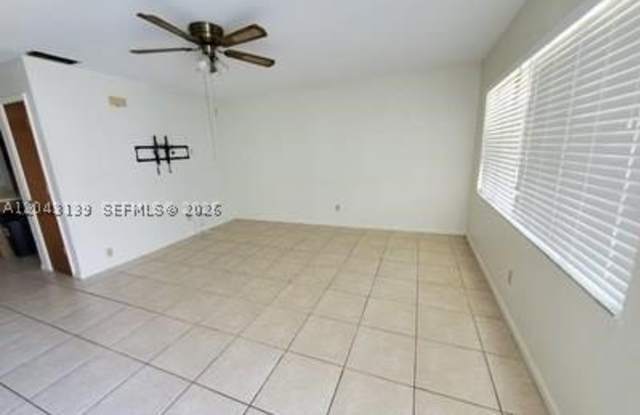 4619 SW 7TH PL Gallery 4