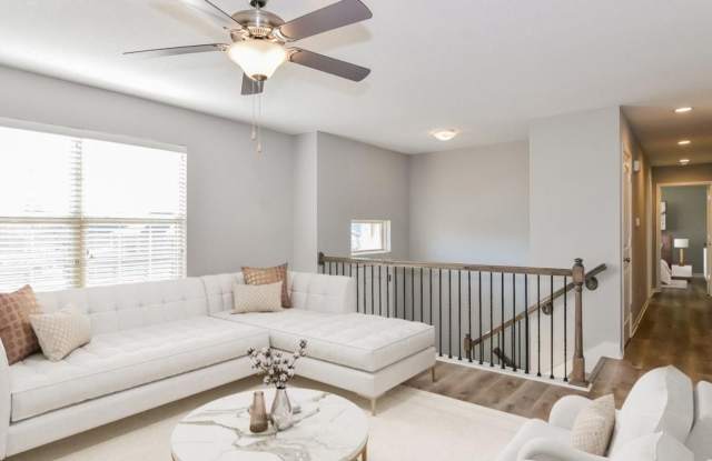 Beautiful 4 Bedroom 3 Bathroom Home! Gallery 4