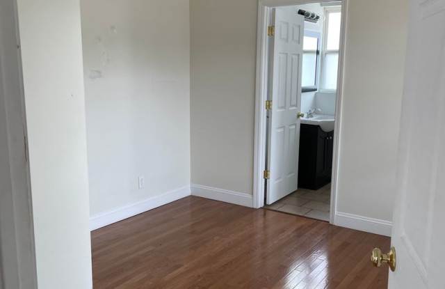 3 BD home south of downtown Gallery 4