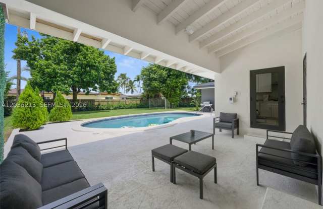 1951 NE 187 th dr Gallery 4