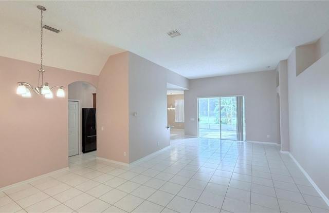 4712 MAPLETREE Loop Gallery 3