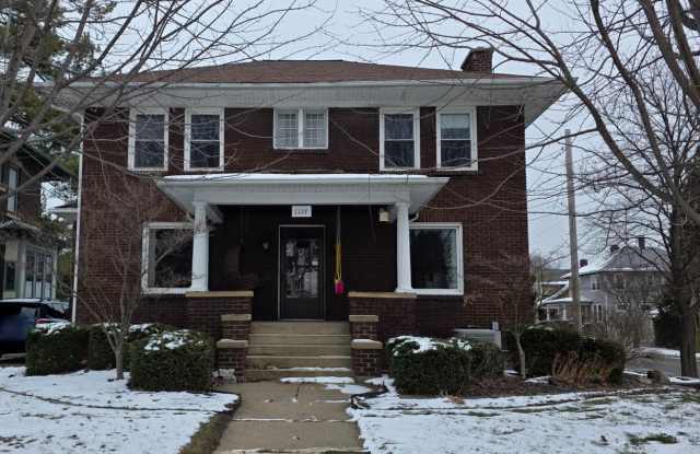 Beautiful 3 Bed/2.5 Bath Sandusky Home Available Today - 1134 Columbus Avenue, Sandusky, OH 44870